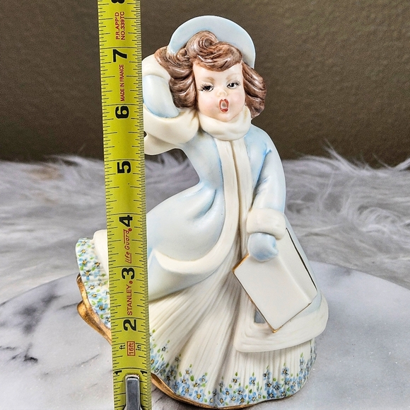 Vintage Atlantic Mold Ceramic Christmas Caroler Lady Figurine 7.5 in 1970s - Picture 8 of 9